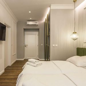 Nephelae Boutique Rooms